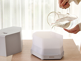 1_2-98 Hình ảnh: Nạp nước từ trên