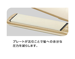 Hình ảnh: Bề mặt đệm giúp kẹp tóc dễ dàng